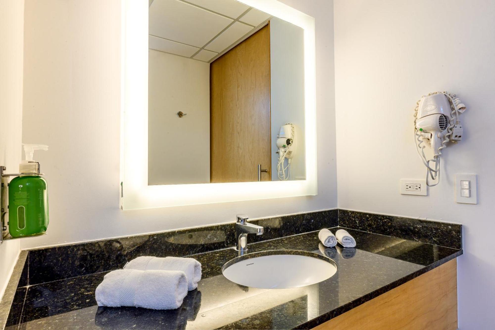 Holiday Inn Express Managua By Ihg מראה חיצוני תמונה